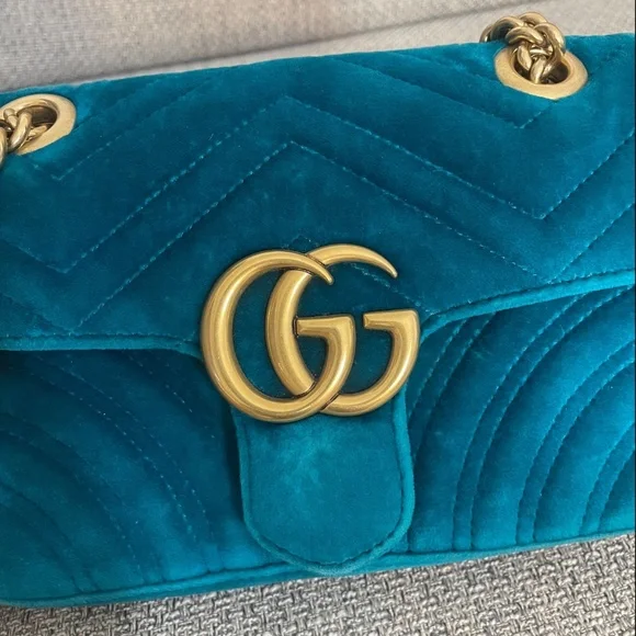 Gucci Marmont Shoulder Bag in Vibrant Emerald Green with Gold Chain - Picture 5 of 6